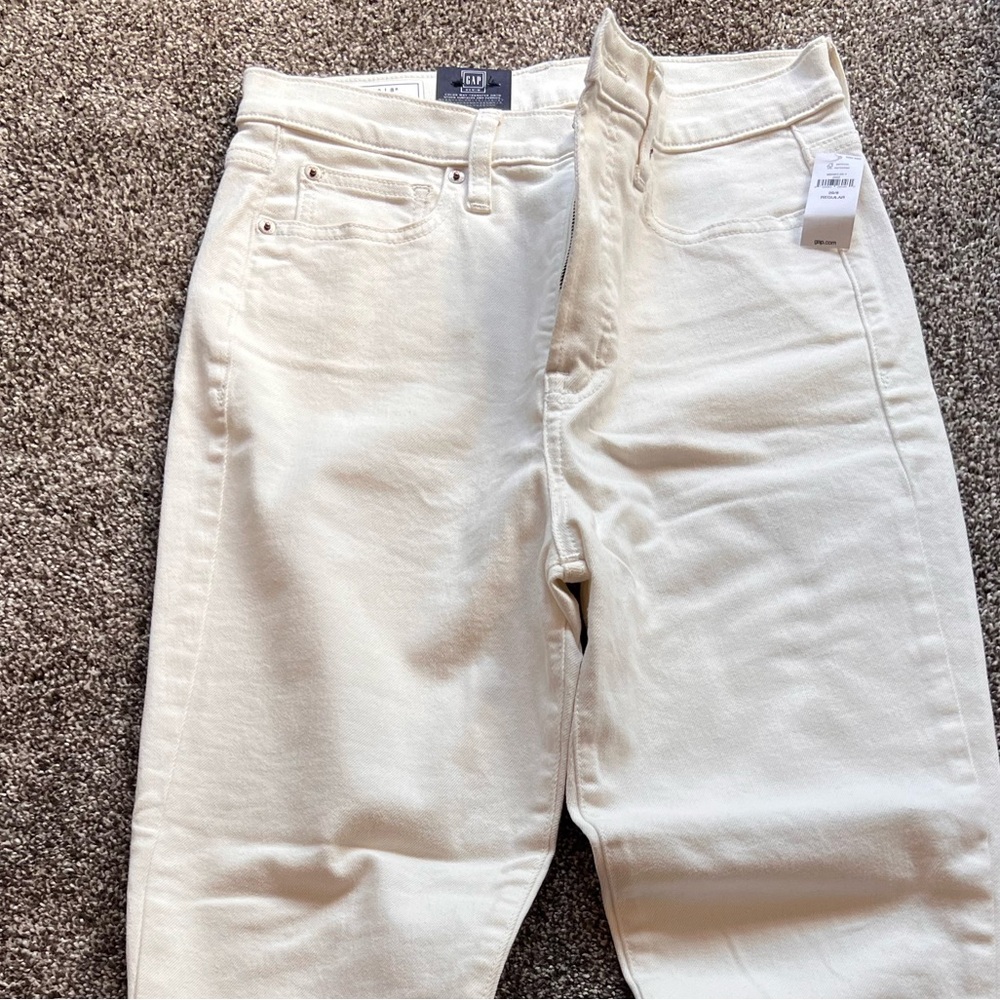 NWT gap white skinny jeans! Size 8!